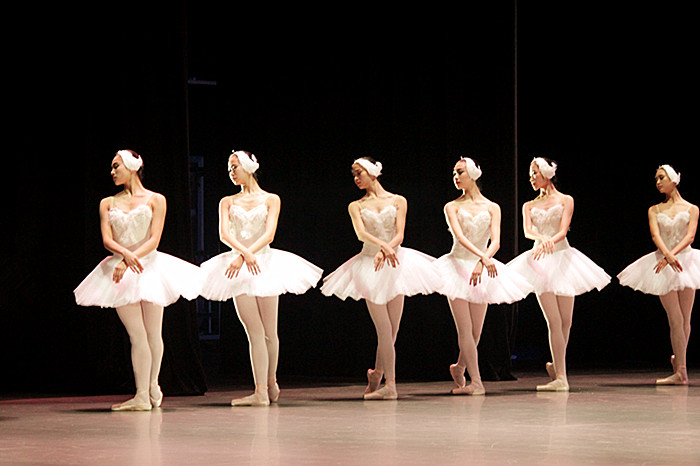 乌克兰国家少儿芭蕾舞团大型童话芭蕾舞剧《白