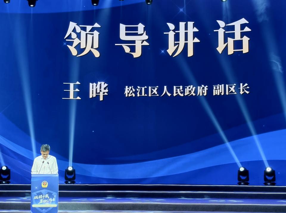 参加观看区市场监管局建局十周年展演活动