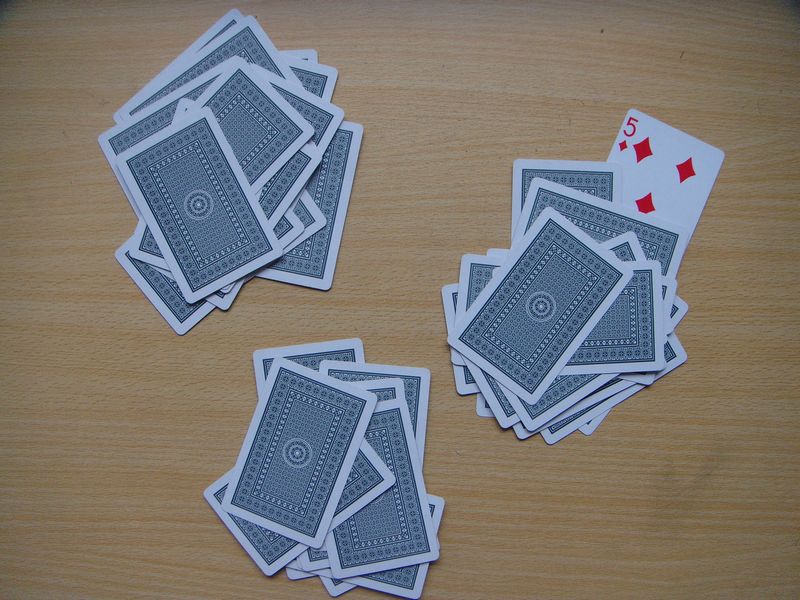 二人玩扑克牌——《关牌》